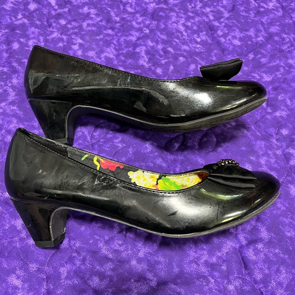 George heels - Picture 3 of 5